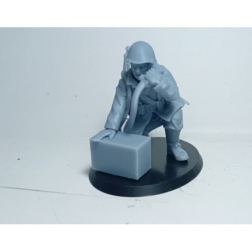 1/32 Greek Soldier with radio WWII